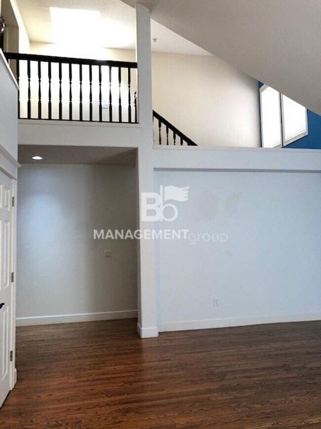 Foto del edificio - Beautiful Open Floorplan- Backyard Oasis, ...