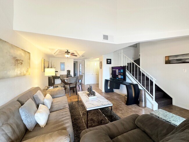 Foto del edificio - 1211 N Miller Rd