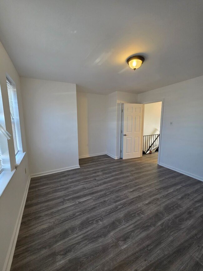 Building Photo - Just Renovated! Charming 3-Bedroom Home in...