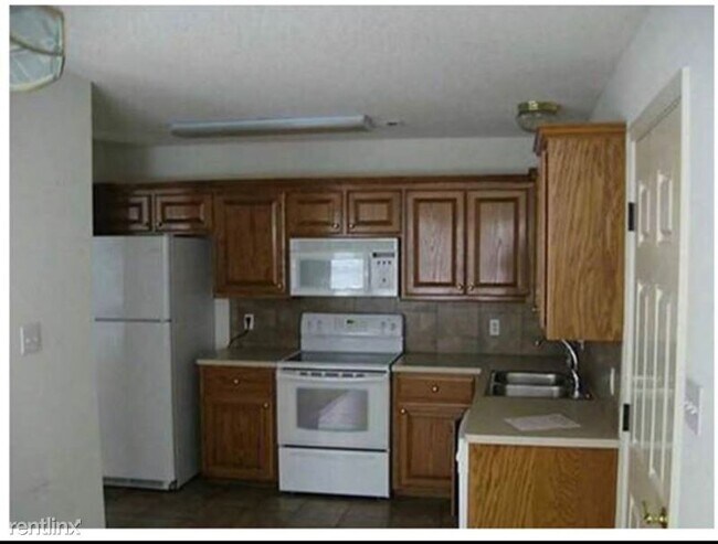 Foto del edificio - 3 br, 2 bath Townhome - 1821 Ingalls Ln