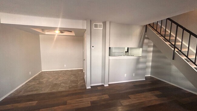 Foto del edificio - Wonderful 1-bedroom, 1.5-bath loft style condo!