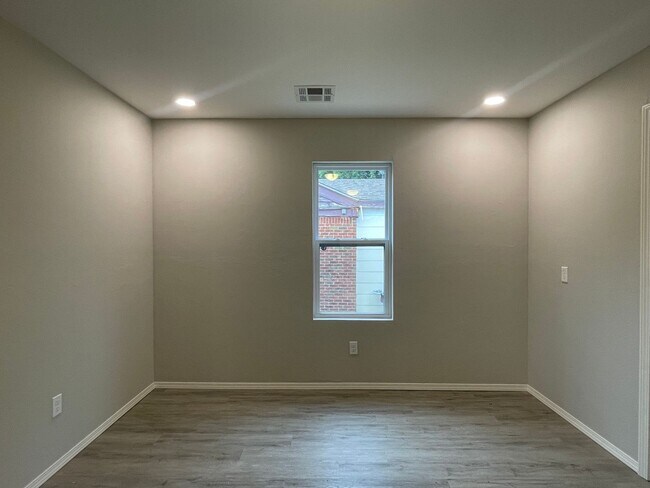 Foto del edificio - Conveniently Located 3 Bedroom 1 Bathroom ...