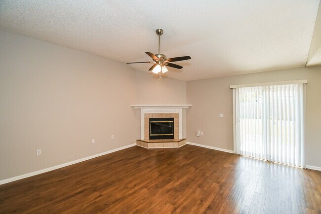 Foto del edificio - 636 Morning Mist Way