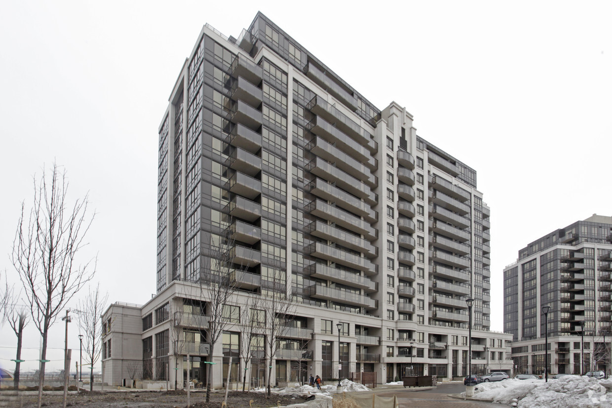 Building Photo - 1070 Sheppard Ave W
