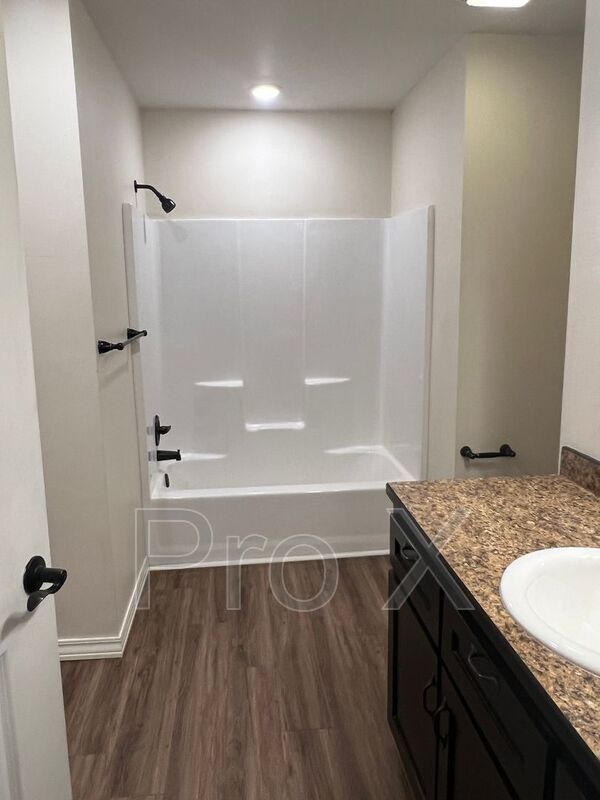 Building Photo - 605 Easton Dr