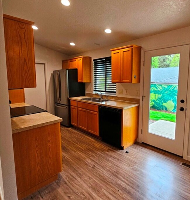 Foto del edificio - 3Bd/2Ba Single Story Home-Available to view beginning 4/27/2026!