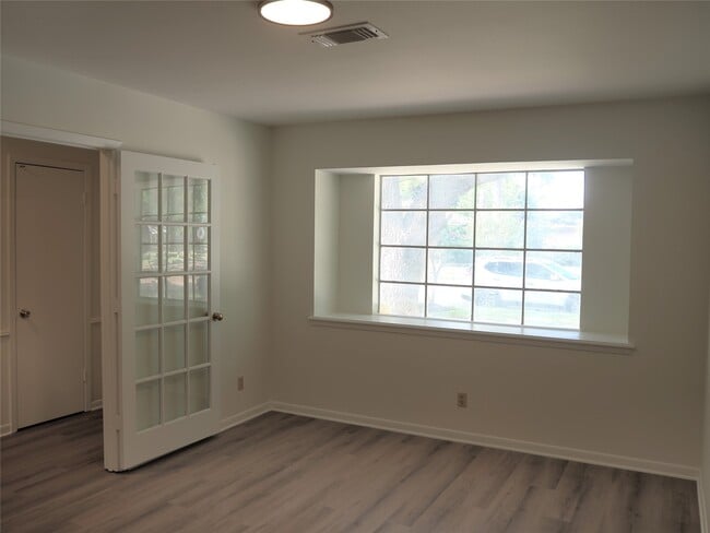 Building Photo - 3218 Crestdale Dr