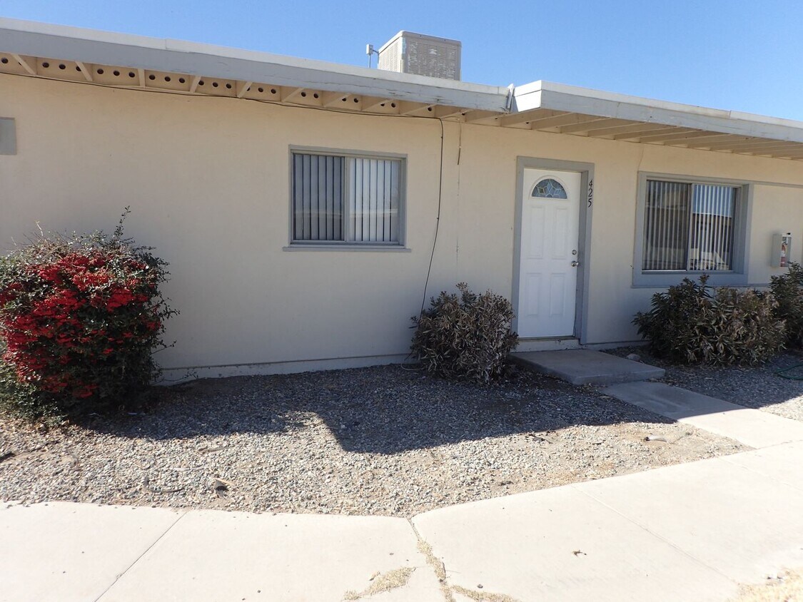 Foto principal - Cute 2 Bed 1 Bath