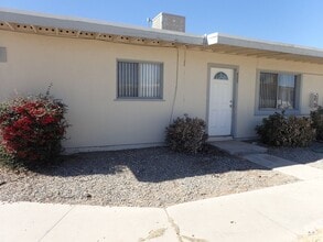 Building Photo - 425 Palm Dr