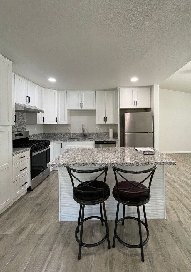 Building Photo - WELCOME HOME TO BULLARD’S BEST-KEPT SECRET!