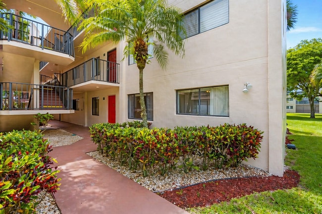 Building Photo - 5310 Las Verdes Cir