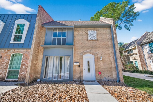 Foto del edificio - 10738 Briar Forest Dr