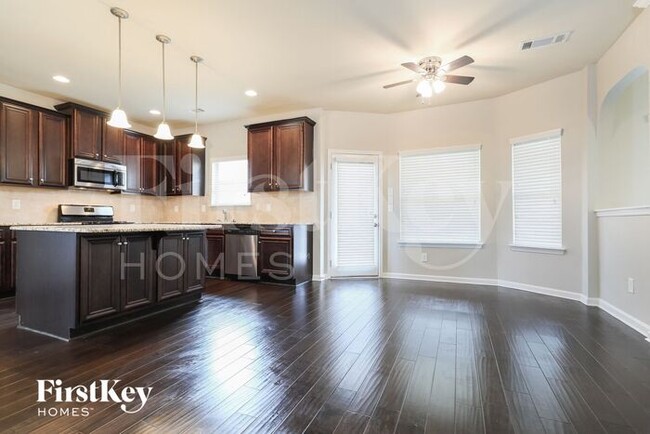 Building Photo - 811 Golden Isles Dr