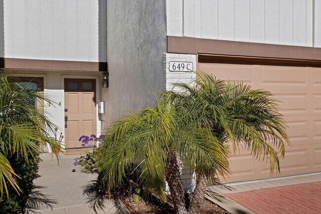 Foto del edificio - This wonderful East Beach Townhome Awaits!