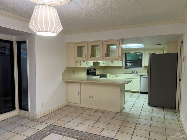 Building Photo - 313 Redbud Ave