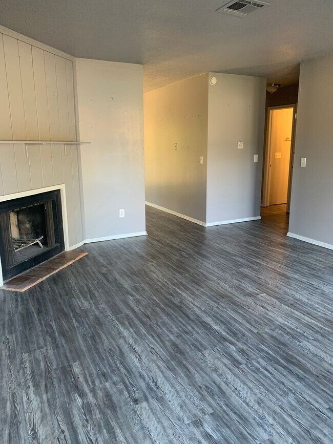 Foto del edificio - Charming West Norman Duplex