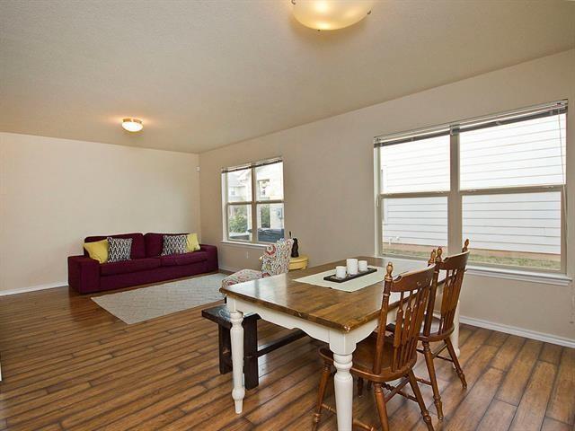 Building Photo - 340 Housefinch Loop