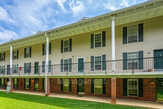 Building Photo - 900 Mountain Creek Rd