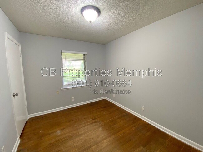 Building Photo - 8282 Fayette Cove