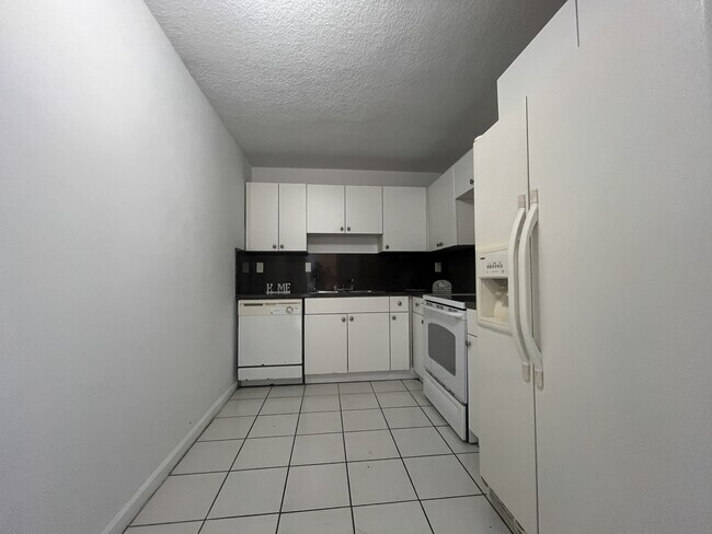 Foto del edificio - 700 NW 214th St