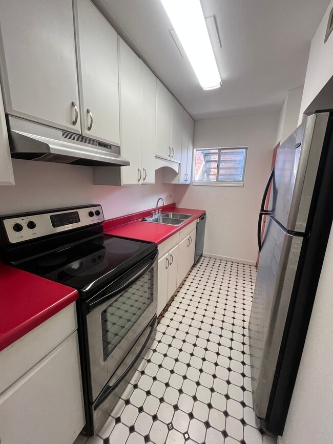 Building Photo - 3838 Pontchartrain Dr