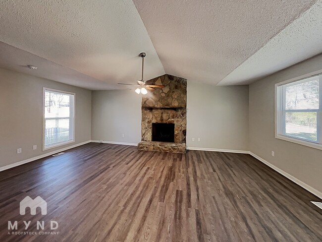 Building Photo - 5924 Sutton Dr
