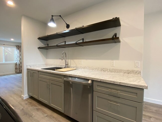 Building Photo - Renovated 2-Bedroom 1-Bath in the Heart of Waimea