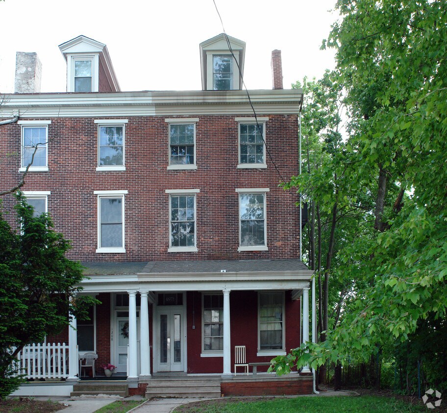 Primary Photo - 1206 Dekalb St