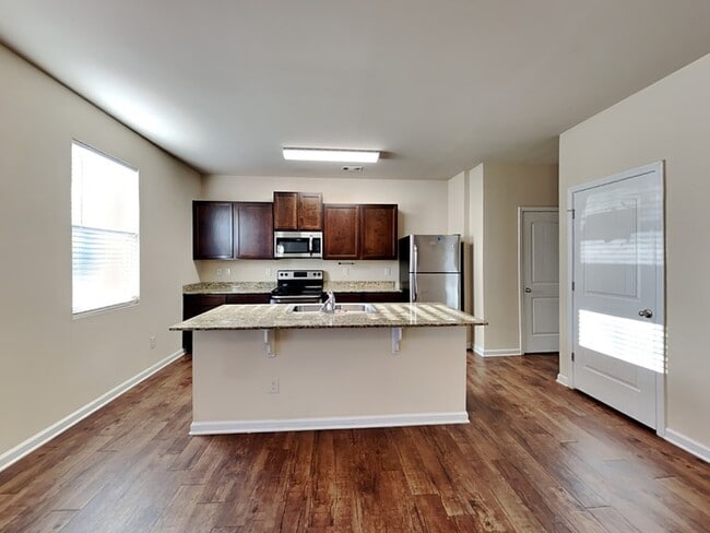 Building Photo - 1007 Eldon Ln
