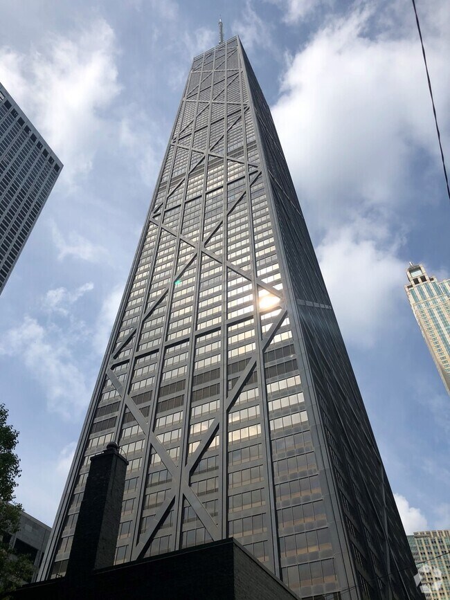 Building Photo - 175 E Delaware Pl