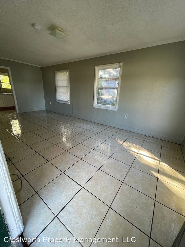 Foto del edificio - 3 br, 1 bath House - 5840 St. Katherine