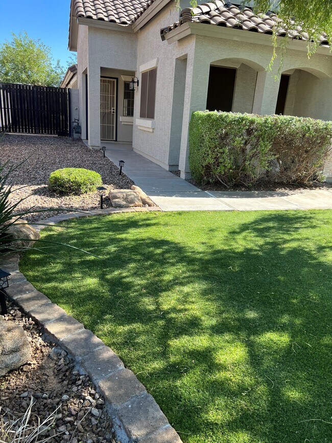 Building Photo - 3801 E Ironhorse Ct