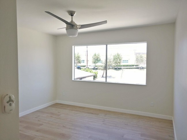 Building Photo - 4815 St Charles Pl