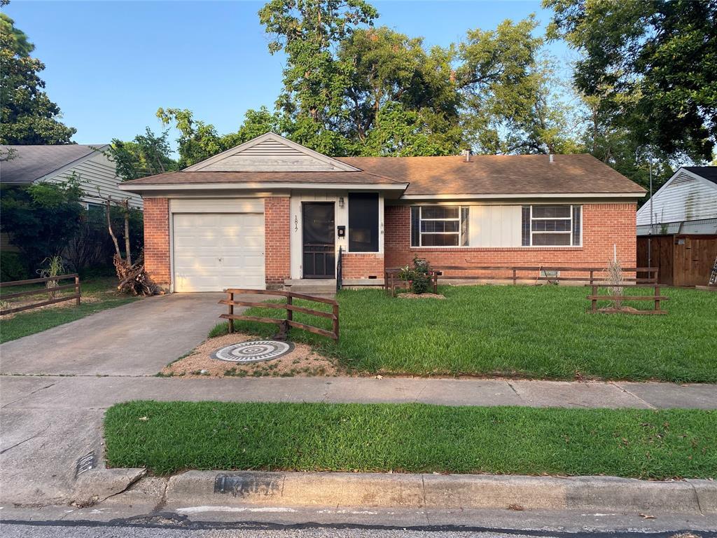 Primary Photo - 1817 Oak Tree Ln