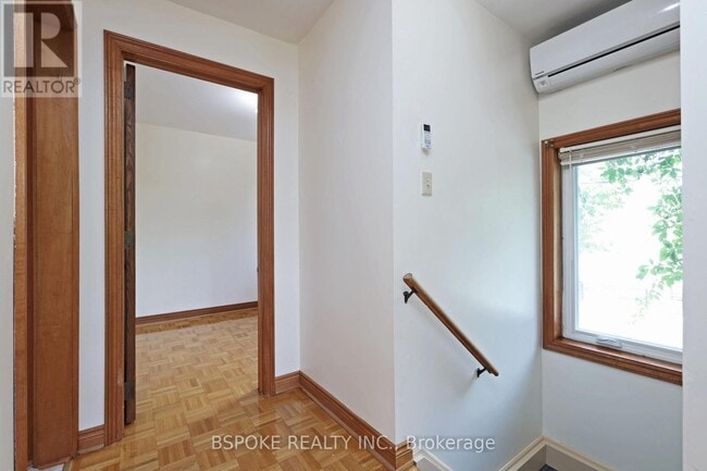 Building Photo - 68 Roxton Rd