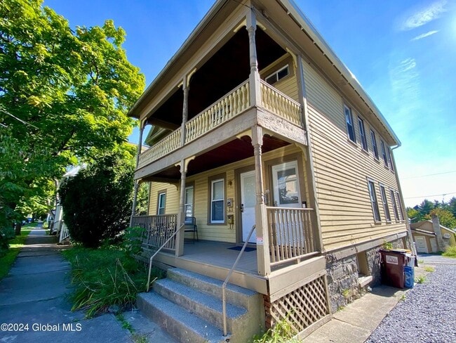 130 Woodlawn Ave Unit 1  
