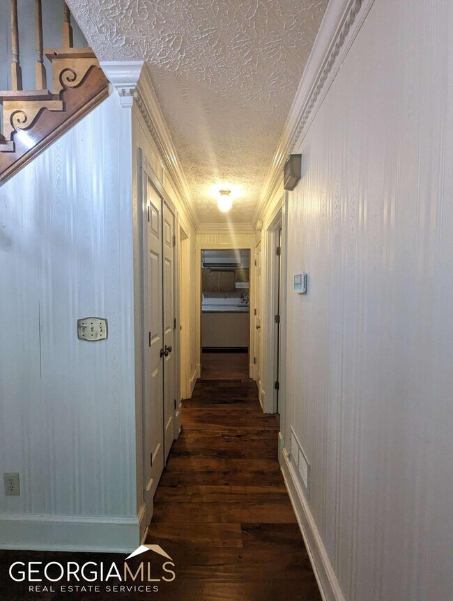 Foto del edificio - 1651 Howell Highlands Pl