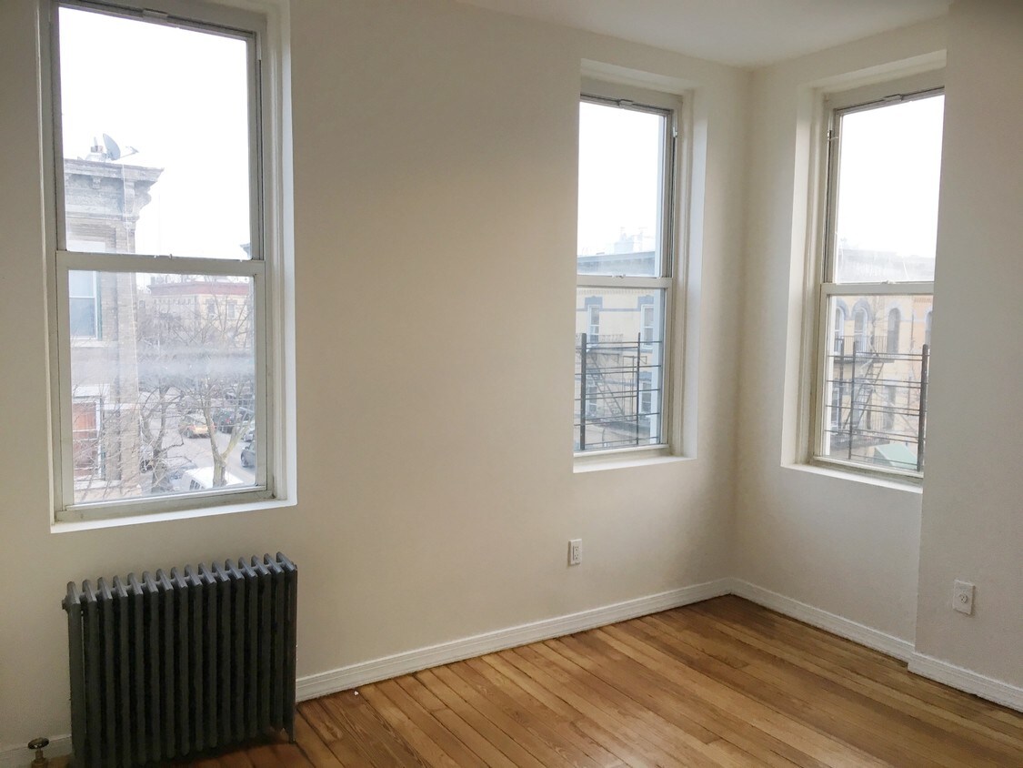 Primary Photo - 1711 Greene Ave