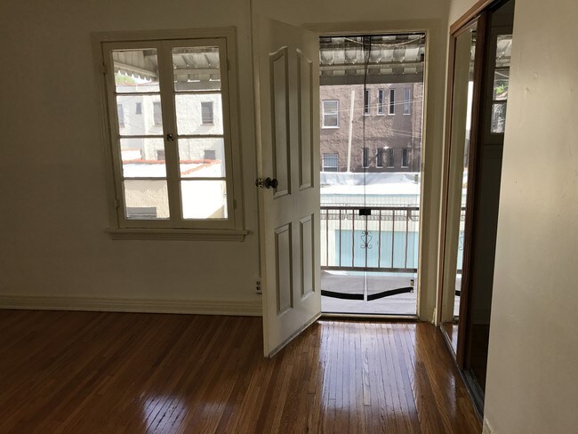 Dormitorio - 416 N Orange Grove Ave