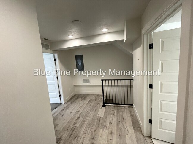 Foto del edificio - 1565 1/2 South Higbee Avenue