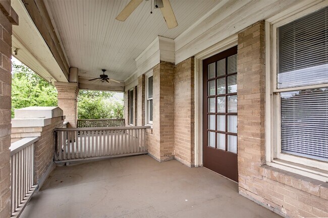 Foto del edificio - 4809.5 Reiger Ave