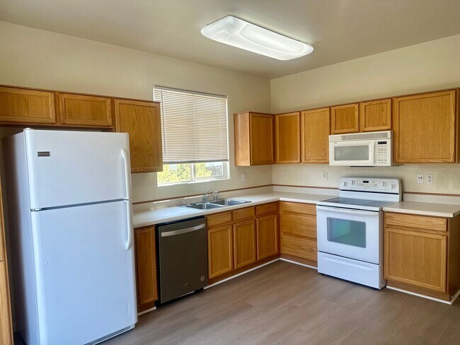 Foto del edificio - 3 Bedroom House Walking Distance to McQuee...