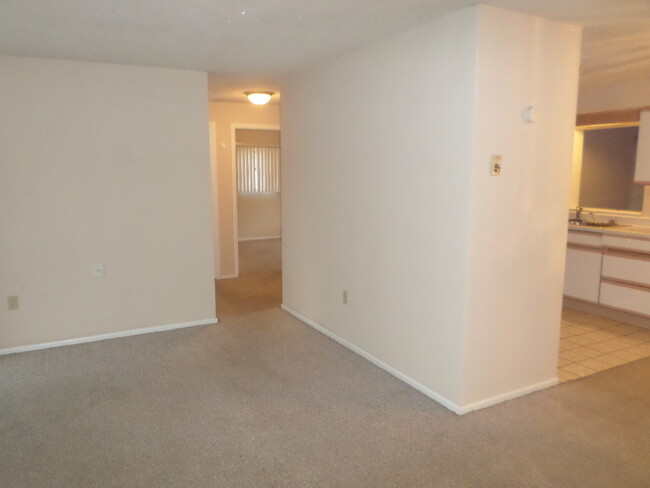 Foto del edificio - 4 Bed 1.5 Bath Home Pet Friendly Section 8...