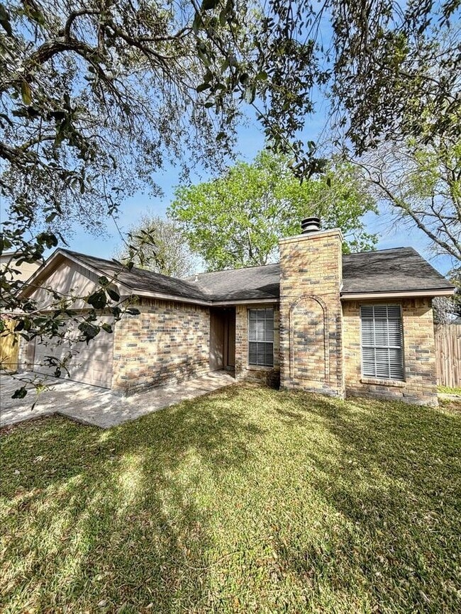 Building Photo - Charming 3-Bedroom, 2-Bath Home with Ideal...