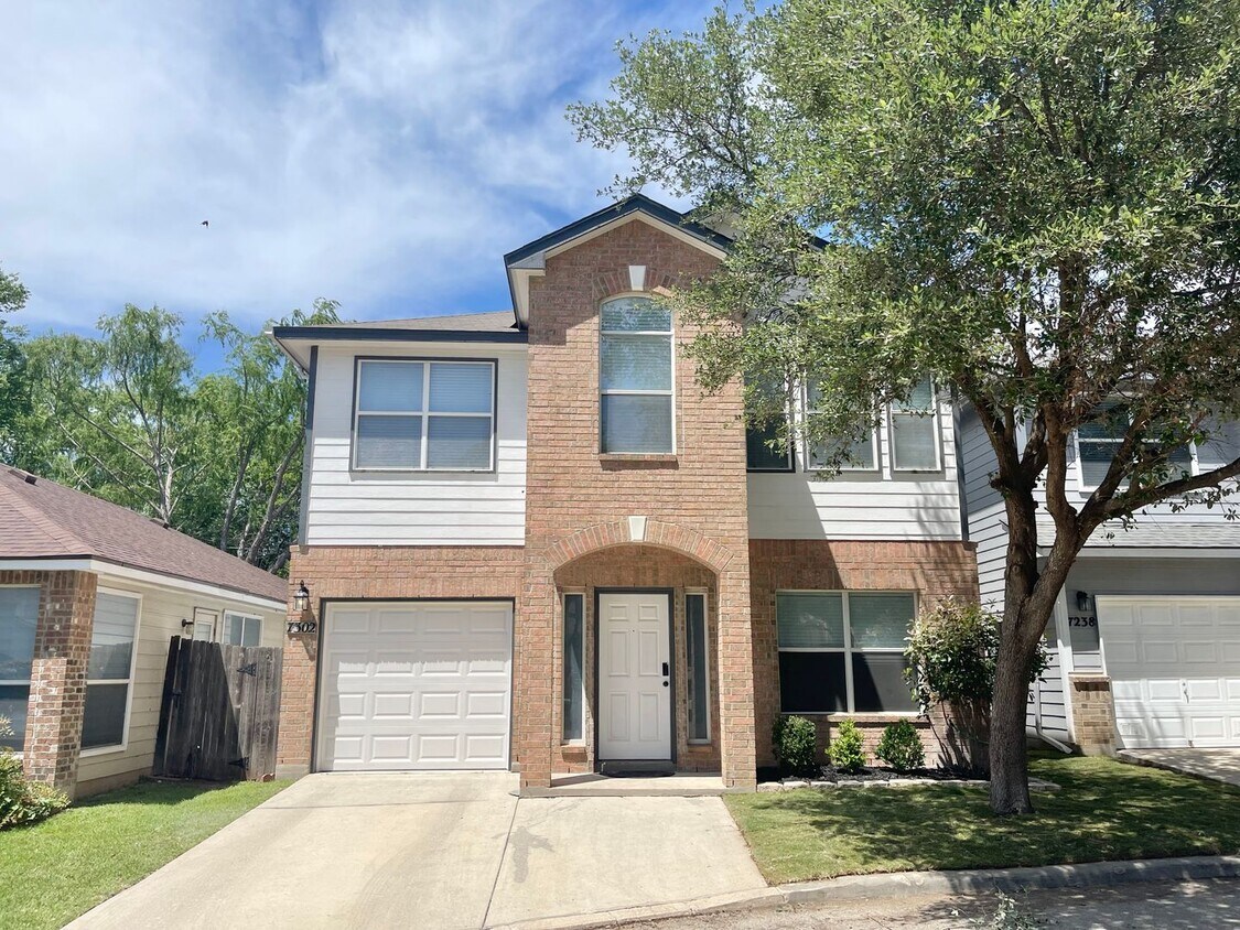Primary Photo - Beautiful Home in Medical Center!