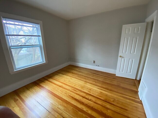 Building Photo - 77 Topliff St