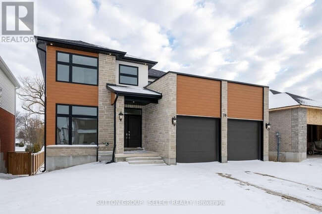 Building Photo - 70 Royal Cres