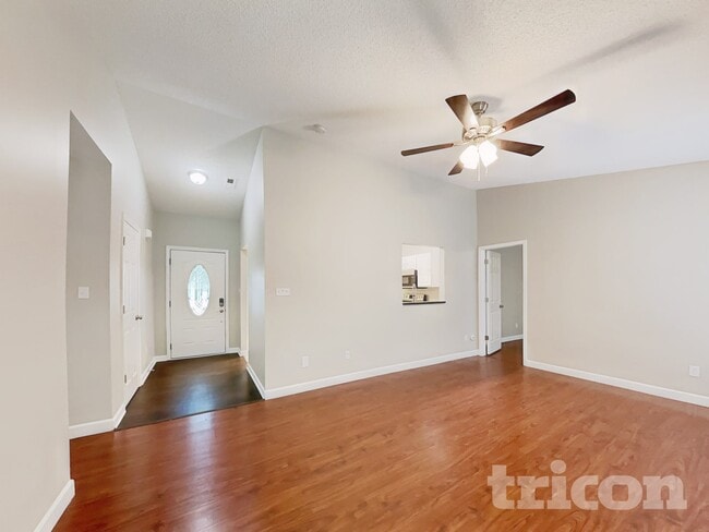 Foto del edificio - 9344 Tibble Creek Way