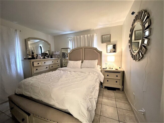 Foto del edificio - 17 Carey Ave