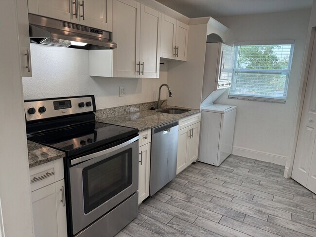Foto del edificio - 4908 W Ingraham St